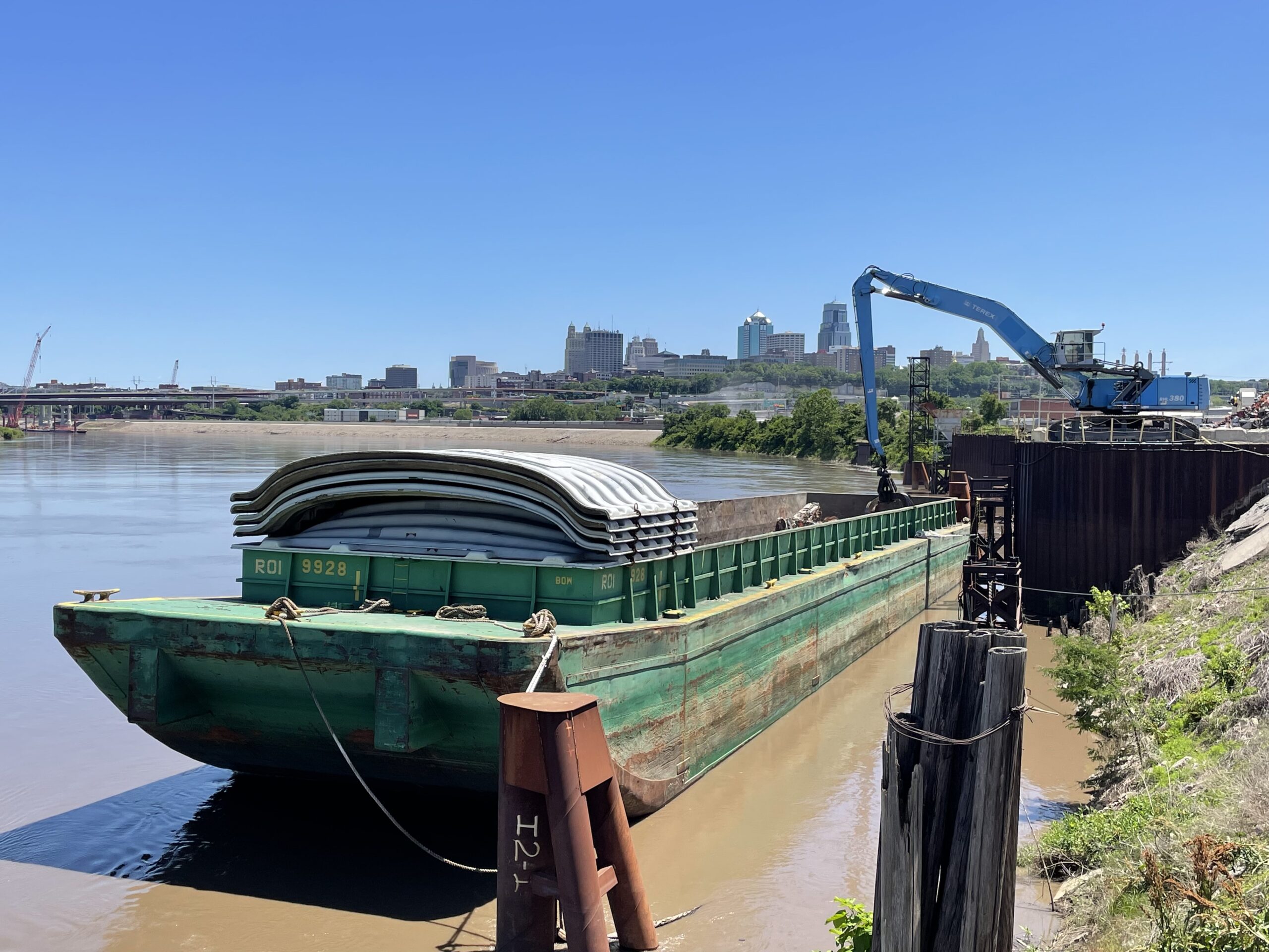 barge on port kc